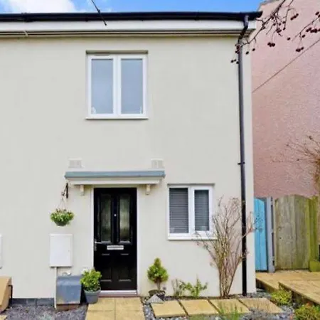 Sunny Family 4-sleeper Near Newquays Beaches Dom wakacyjny New Quay