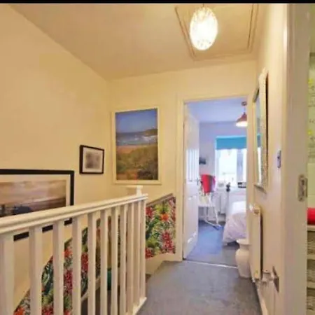 Sunny Family 4-sleeper Near Newquays Beaches * New Quay