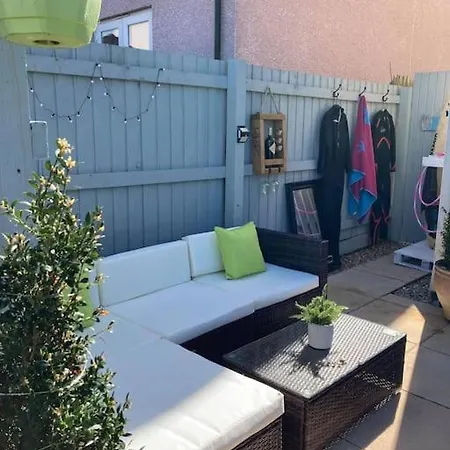 Sunny Family 4-sleeper Near Newquays Beaches New Quay