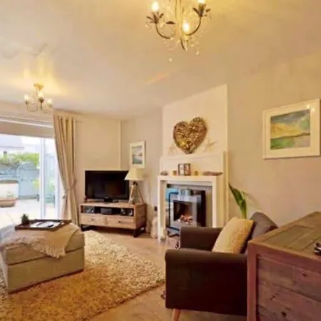 Dom wakacyjny Sunny Family 4-sleeper Near Newquays Beaches *