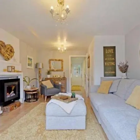 Sunny Family 4-sleeper Near Newquays Beaches Dom wakacyjny New Quay