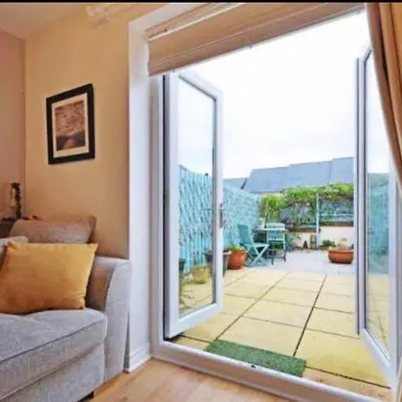 Dom wakacyjny Sunny Family 4-sleeper Near Newquays Beaches *