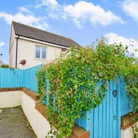 Dom wakacyjny Sunny Family 4-sleeper Near Newquays Beaches New Quay