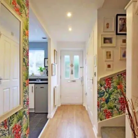 Dom wakacyjny Sunny Family 4-sleeper Near Newquays Beaches New Quay